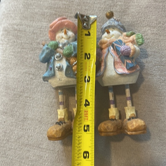 Pair of resin snowpeople figurines. By K Collections - Picture 9 of 9